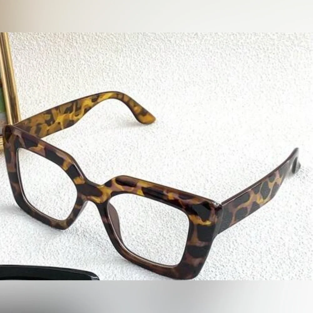 ✨NEW Pink Accents Leopard Print Square Frame Glasses